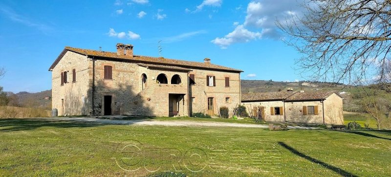 Solar em Montone