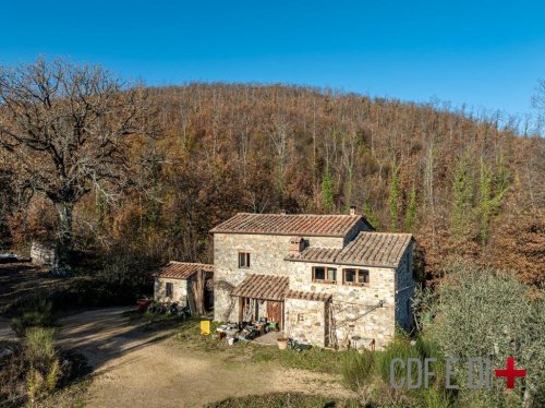 Klein huisje op het platteland in Chiusdino