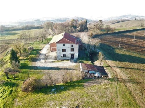 Country house in Castelletto Monferrato
