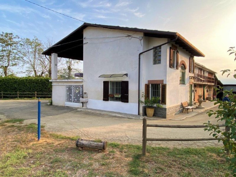 Maison de campagne à Castelnuovo Belbo