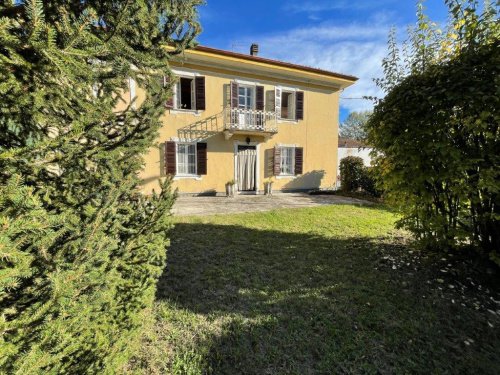 Einfamilienhaus in Castelnuovo Belbo