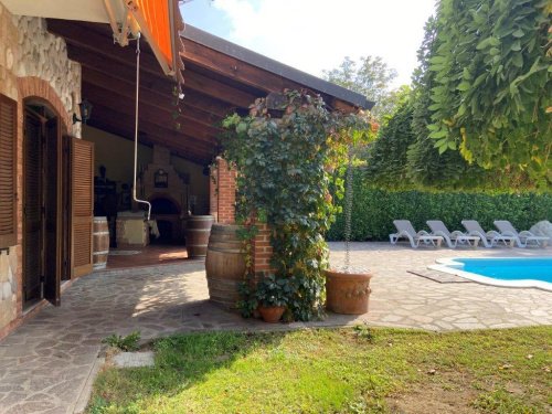 Villa à Castelnuovo Belbo