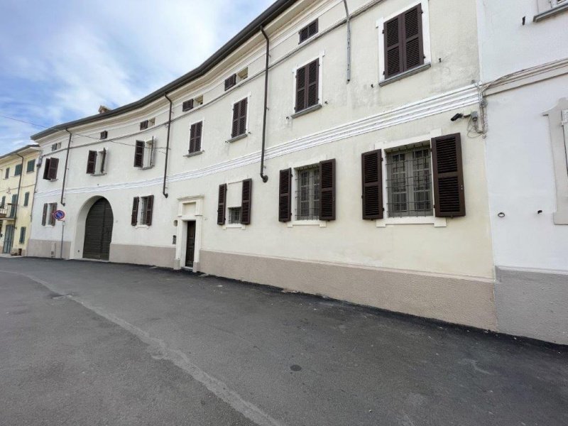 Historiskt hus i Felizzano