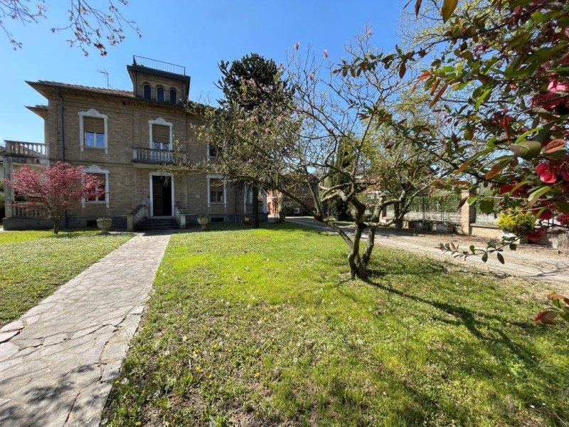 Villa in Castelnuovo Belbo