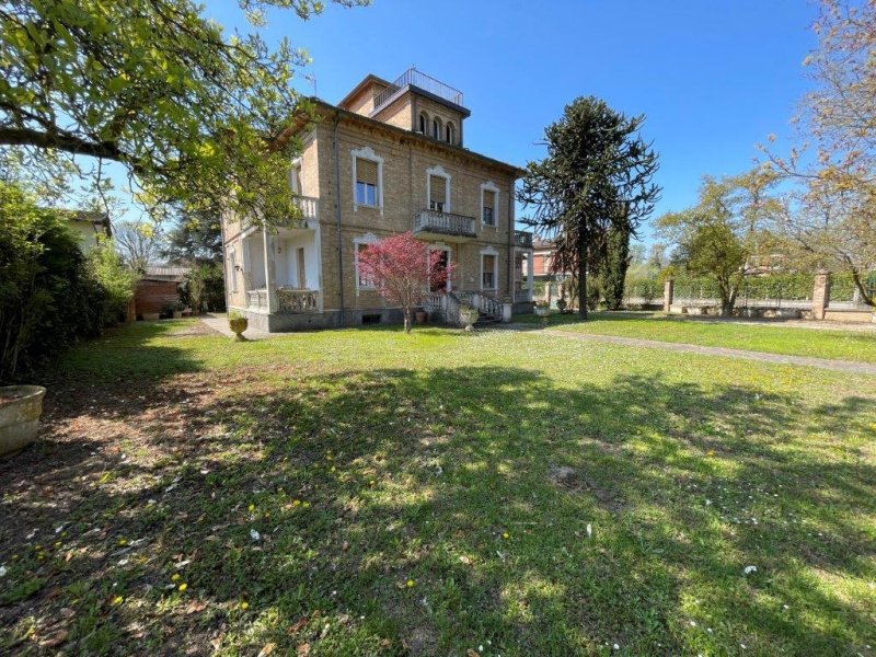 Villa in Castelnuovo Belbo