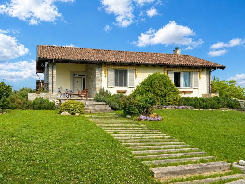 Villa in Carentino