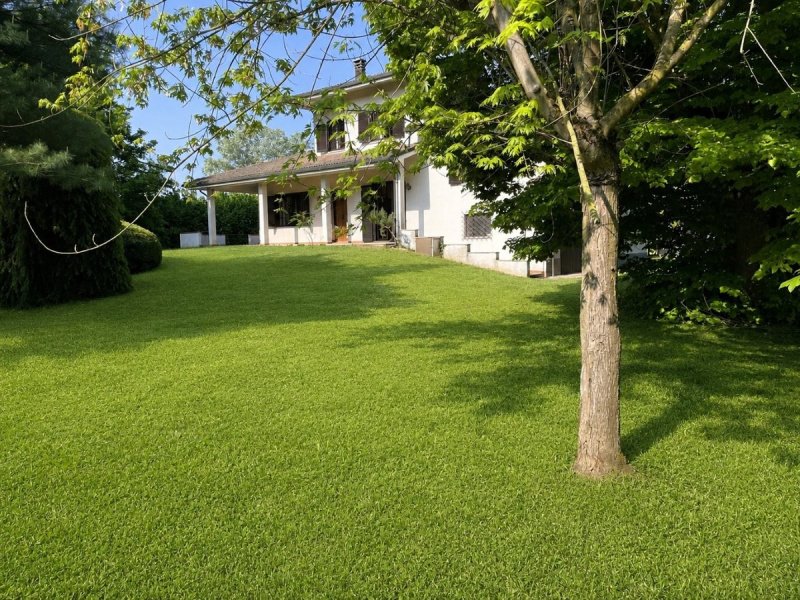 Villa in Castelnuovo Belbo