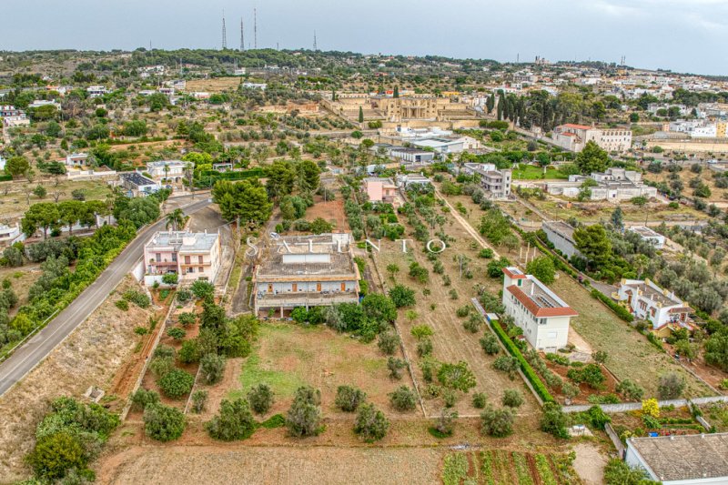 Edifício comercial em Parabita