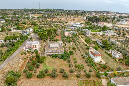 Inmueble comercial en Parabita