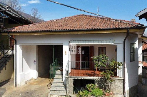 Detached house in San Colombano Belmonte