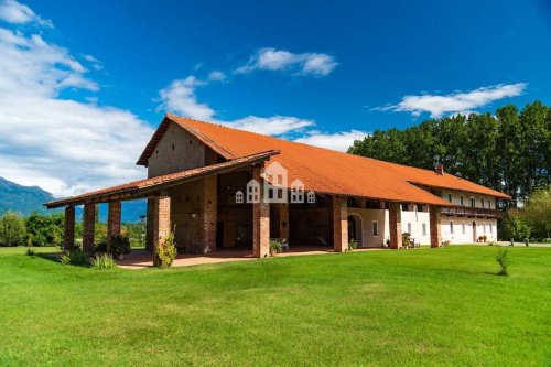 Klein huisje op het platteland in Perosa Canavese