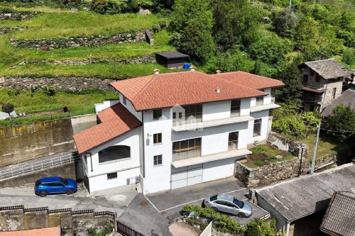 Detached house in Pont Canavese