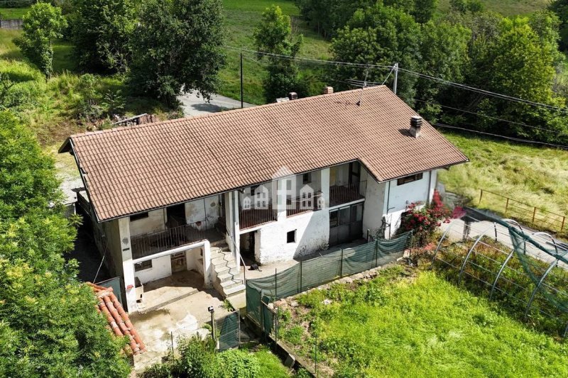 Detached house in Colleretto Castelnuovo