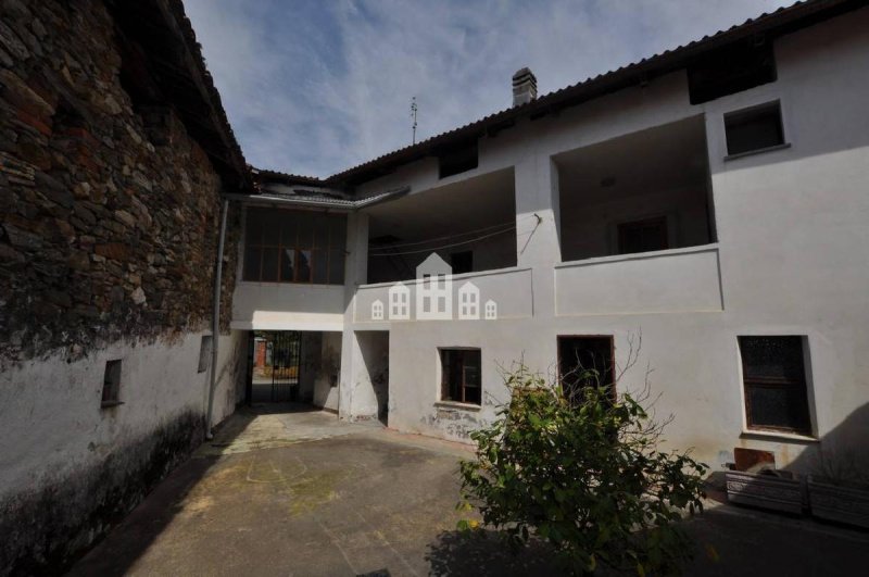 Detached house in Castelnuovo Nigra