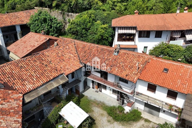 Detached house in Baldissero Canavese