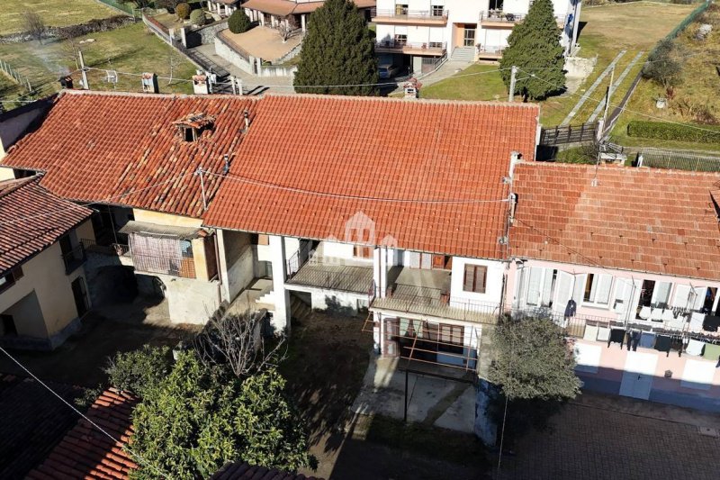 Casa independiente en Cuorgnè
