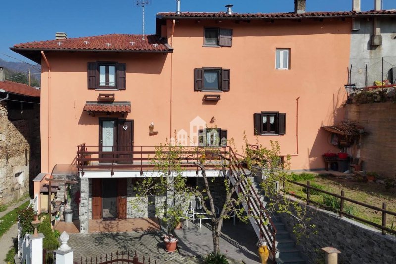 Vrijstaande woning in Cuorgnè