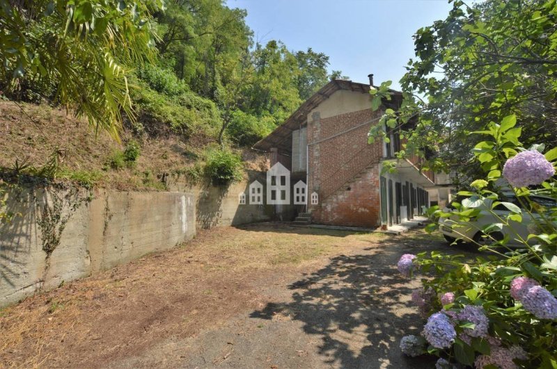 Vrijstaande woning in Castellamonte