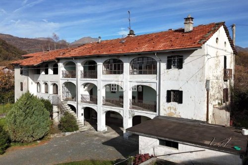 Casa indipendente a Val di Chy