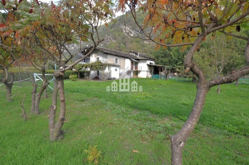 Casa independente em Pont Canavese