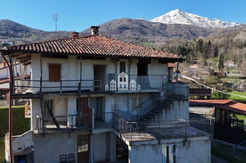 博尔贾洛乡间房屋