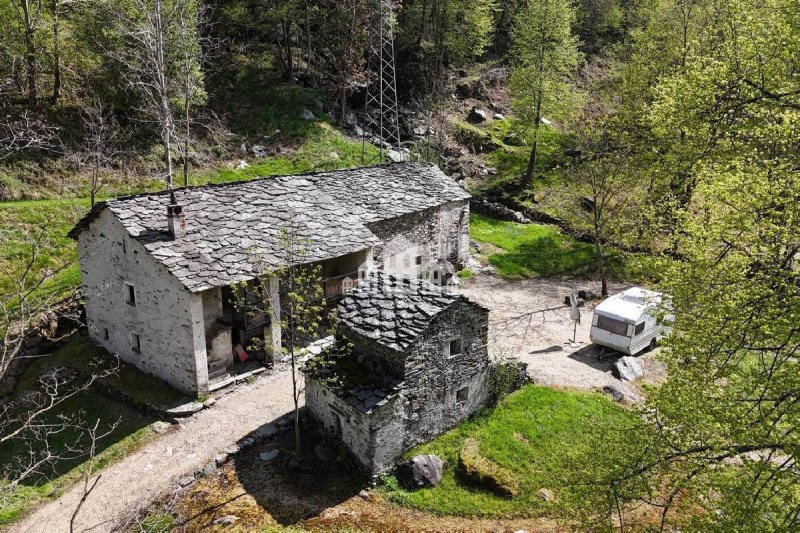 Hus på landet i Traversella