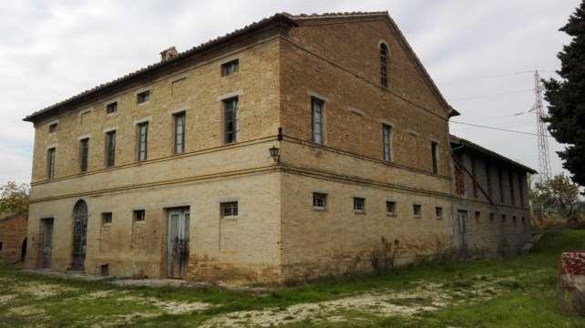 Отдельно стоящий дом в Монтекассиано