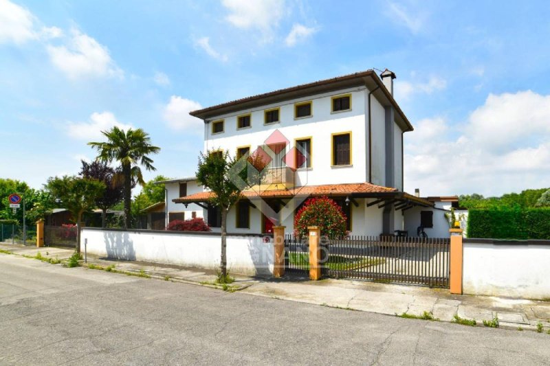 Villa i Ronchis