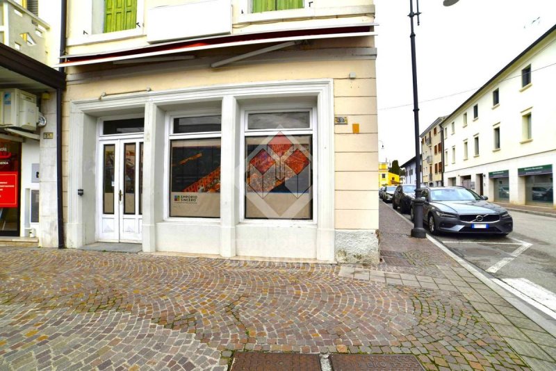 Commercial property in Latisana