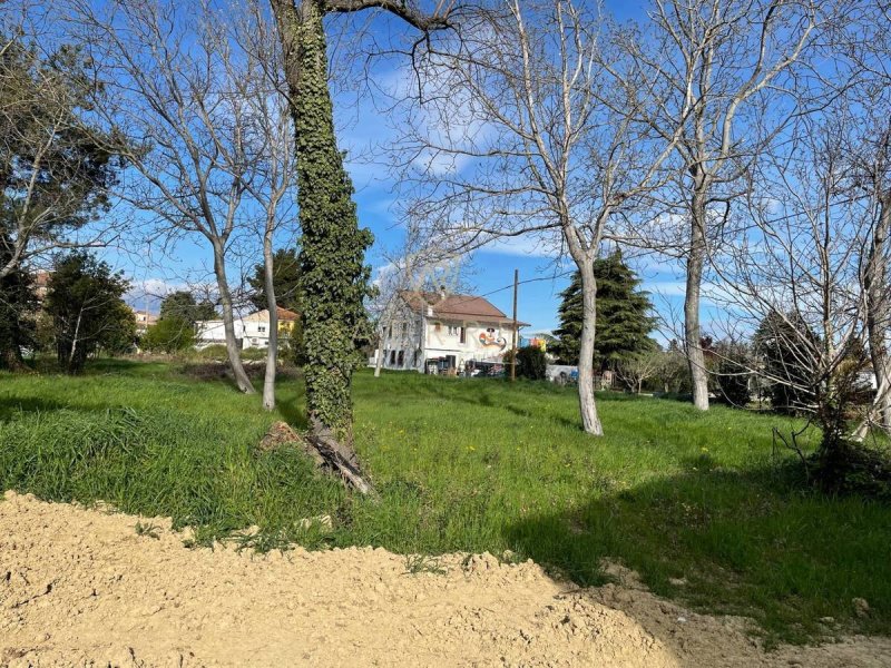 Byggtomt i Cepagatti