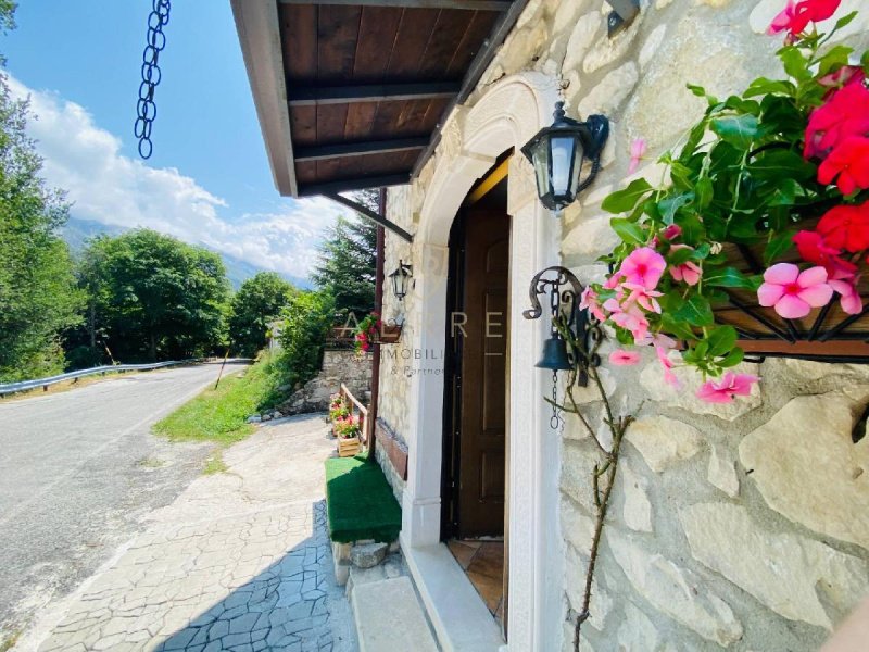 Casa indipendente a Sant'Eufemia a Maiella