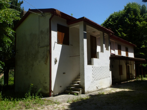 Klein huisje op het platteland in Agugliano