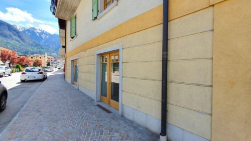 Kommersiell byggnad i Tione di Trento
