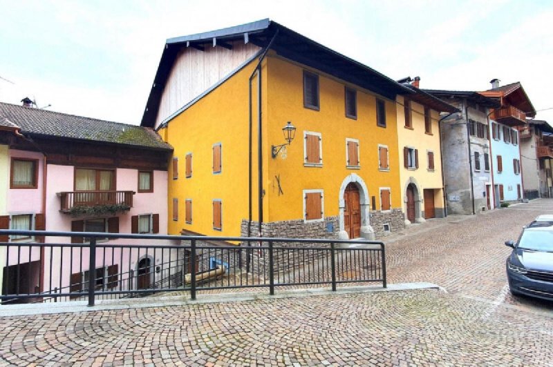 Hus i Castel Condino