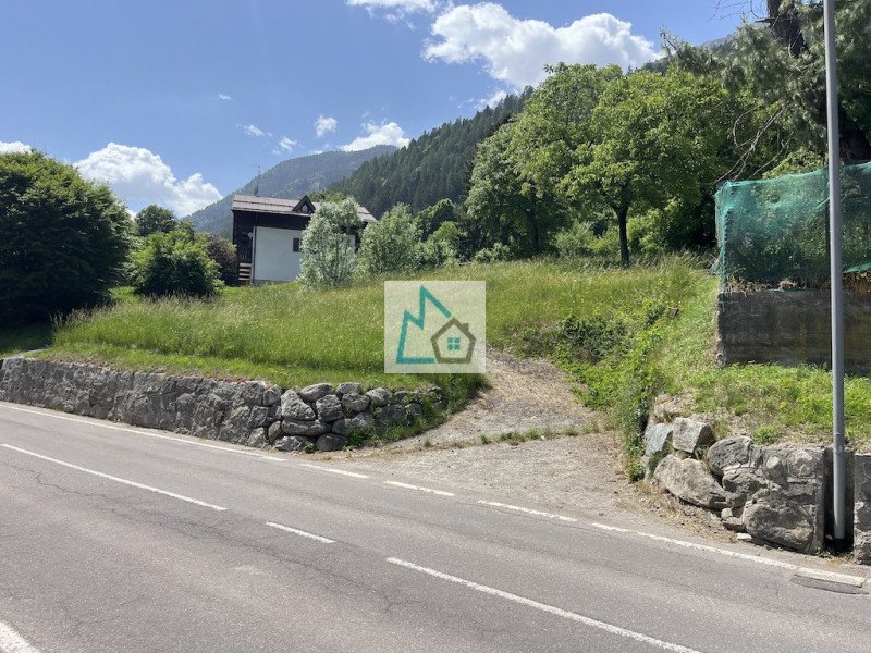 Land in Strembo