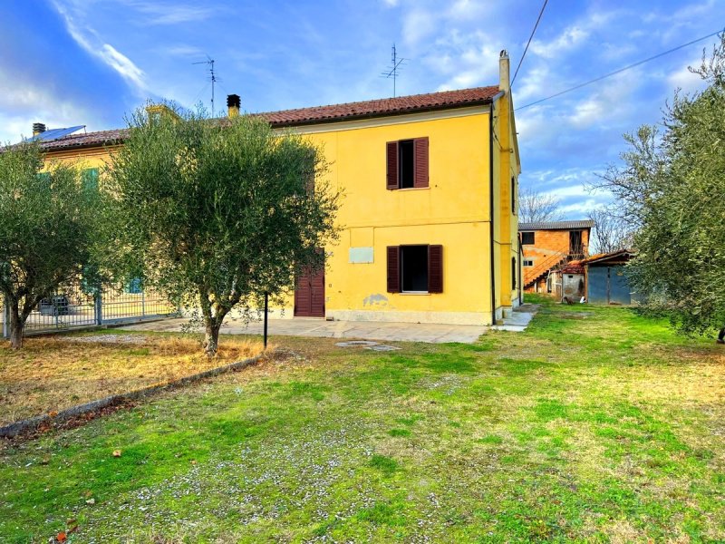 Casa geminada em Colli al Metauro