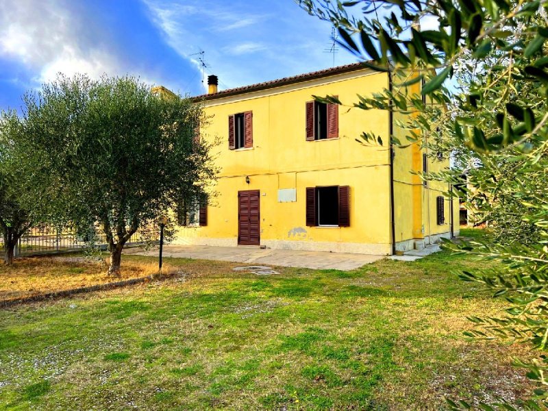 Casa geminada em Colli al Metauro