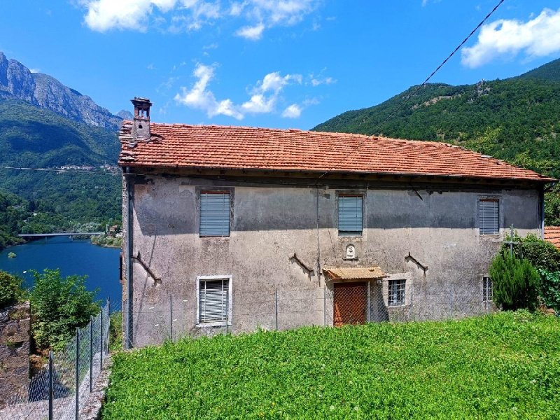 Detached house in Vagli Sotto