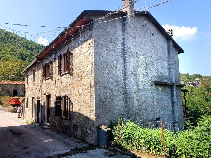 Semi-detached house in Camporgiano