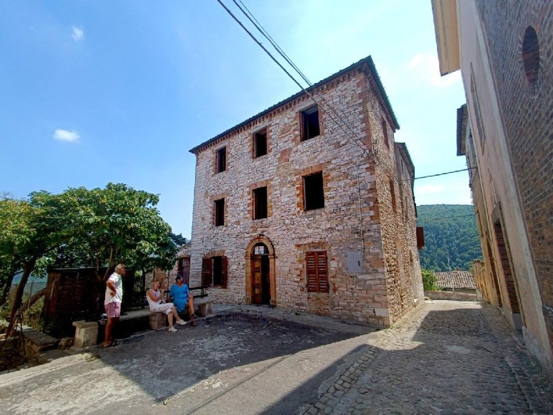 Casa geminada em Arcevia