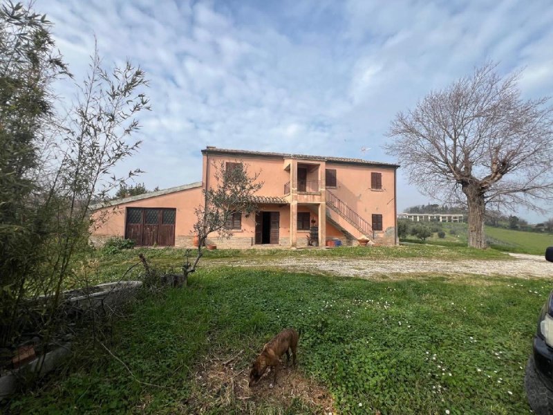 Vrijstaande woning in San Costanzo