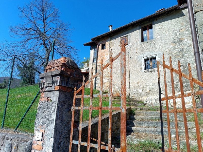 Semi-detached house in Sillano Giuncugnano