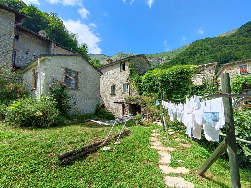 Особняк из двух квартир в Кареджне