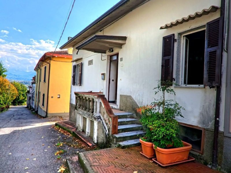 Casa geminada em Aulla