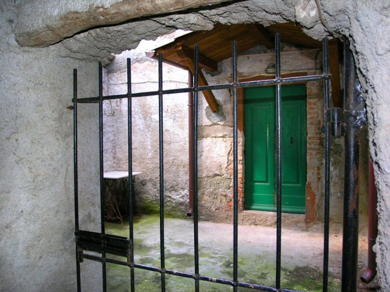 Half-vrijstaande woning in Comano