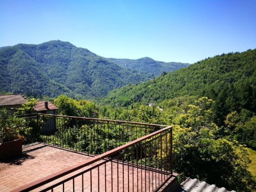 Half-vrijstaande woning in Comano