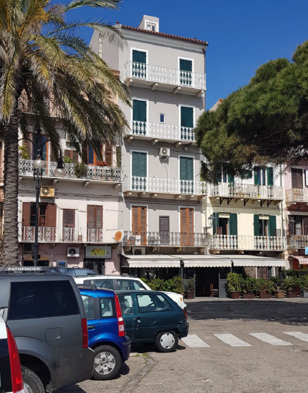 Self-contained apartment in La Maddalena