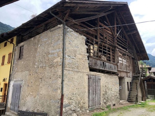 Maison jumelée à Strembo