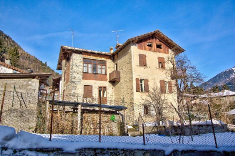 Hus i Pelugo