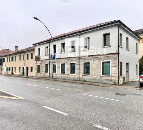 Kommersiell byggnad i Treviso